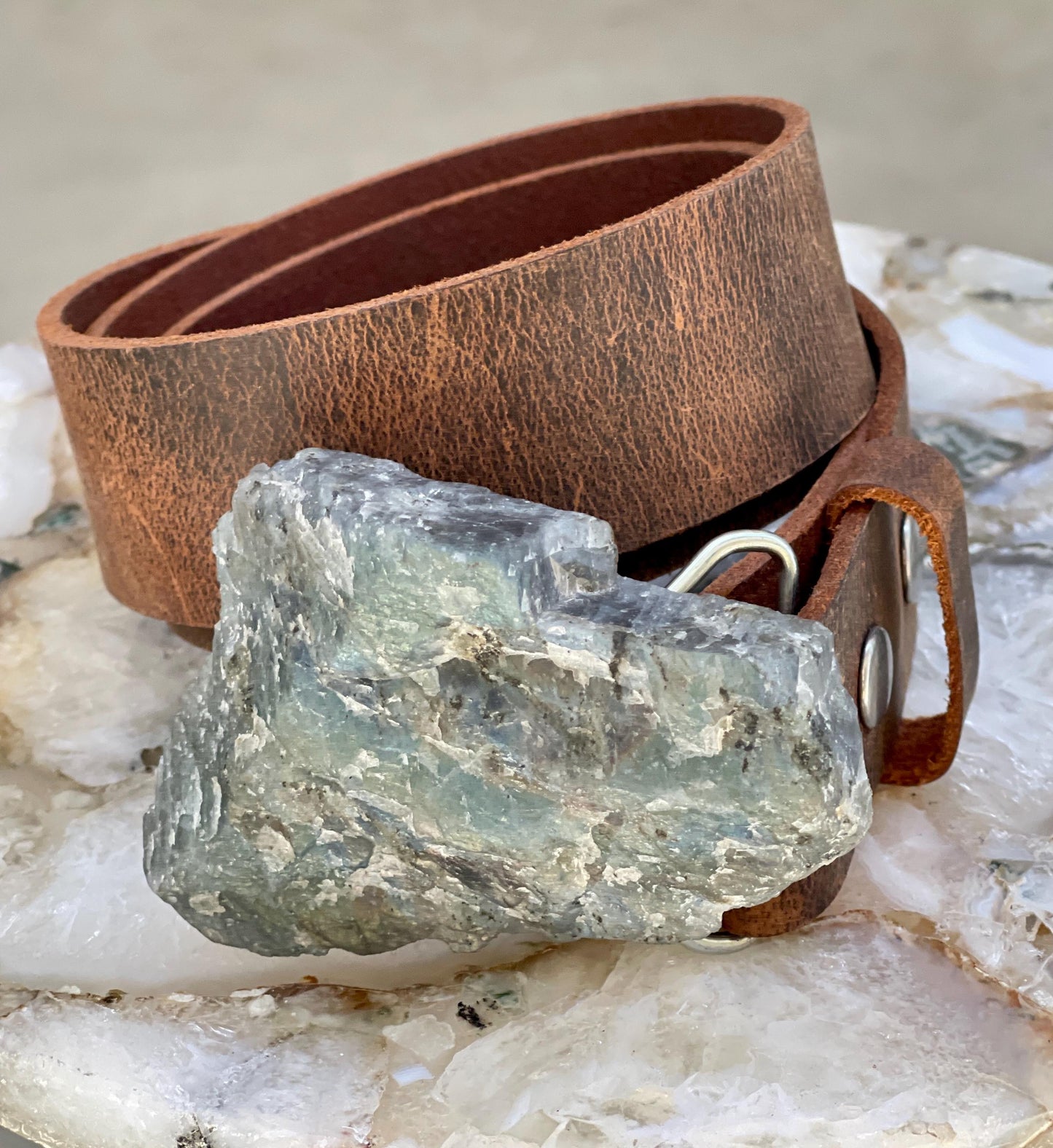 Labradorite Belt Buckle, Gemstone Belt buckles, Raw Labradorite Crystal Belt Buckle, Leather snap belt, Unique Belt Buckles, Unisex Buckle