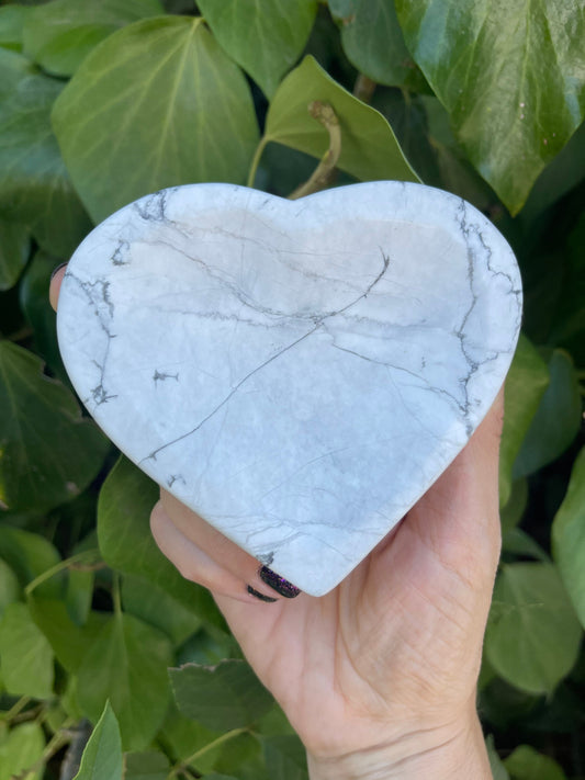 Howlite Heart Dish , Howlite Heart Bowl, Howlite Bowl, Home Decor, Crystal Bowl, Home Accessories, Reiki, Crystal Shop, Hearts