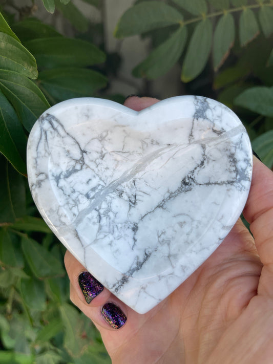 Howlite Heart Dish , Howlite Heart Bowl, Howlite Bowl, Home Decor, Crystal Bowl, Home Accessories, Reiki, Crystal Shop, Hearts